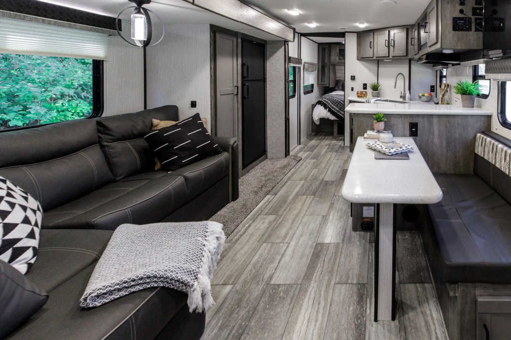 Creating Comfort on the Road: 20 Homey Upgrades for Your RV&nbsp;Interiors